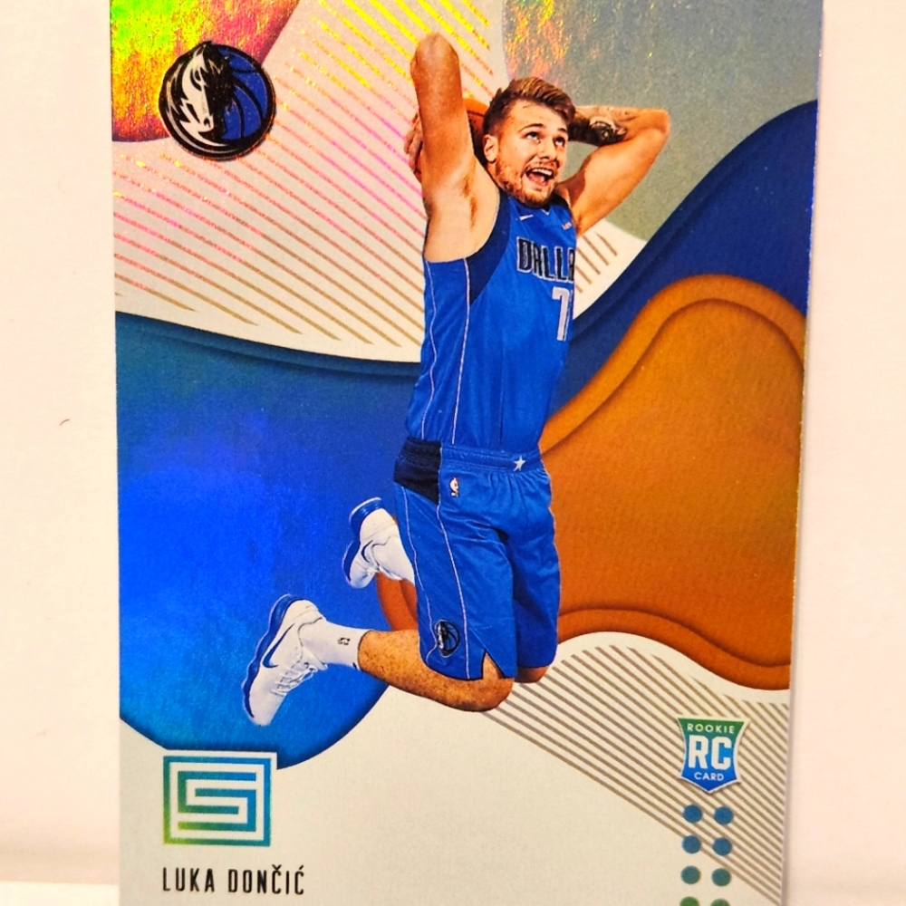 2018-19 Panini Status Luka Doncic Rookie Card